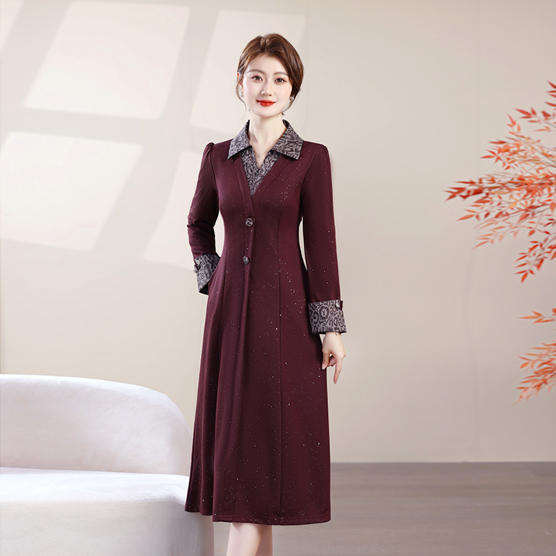 Winter Clothing Trends 2025 - Zarif Mizaçlı Kadın Yaka Sahte İki